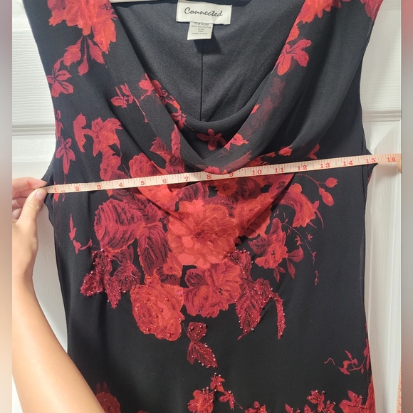 Droopy neckline dress - Picture 3 of 5